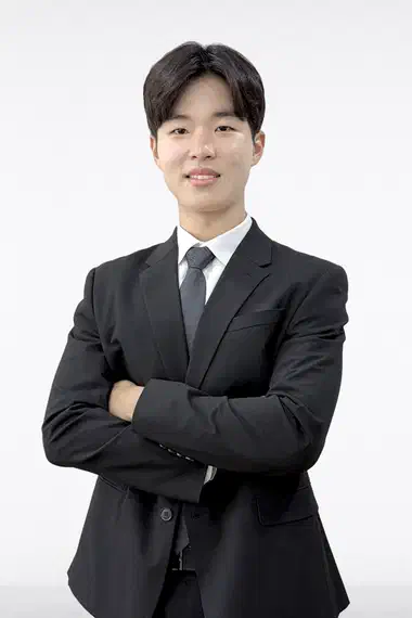 Minhyung L.